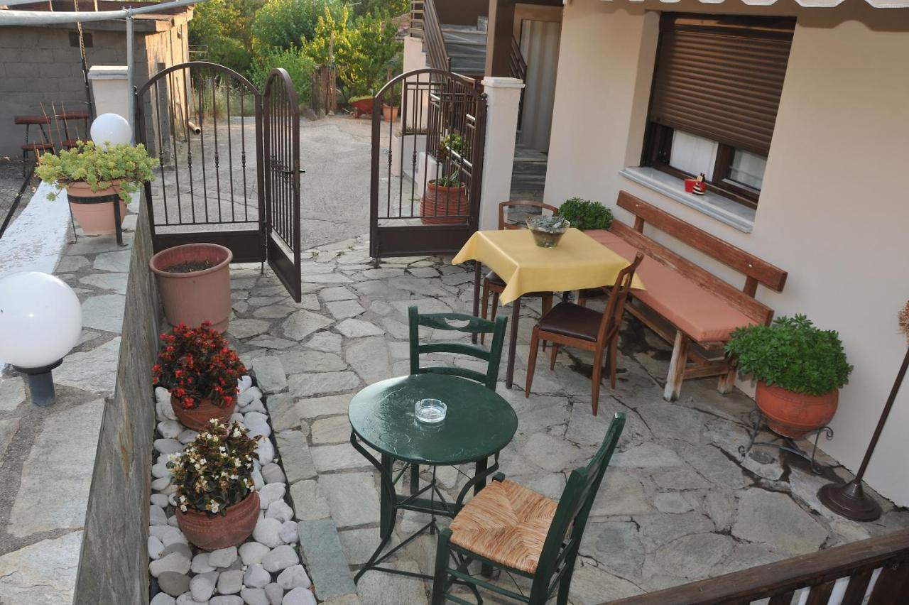 Guesthouse Bloutsos Rooms Кастракион Экстерьер фото